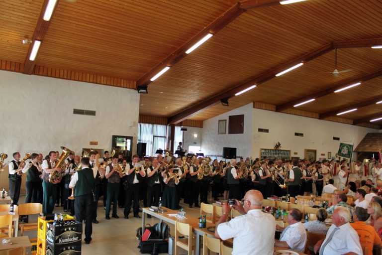 Massenchor "auf" der Halle