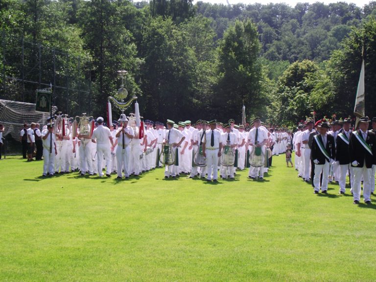 Defilée auf der Festwiese